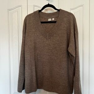 GAP Women’s Forever Cozy Brown V-Neck Oversized Sweater